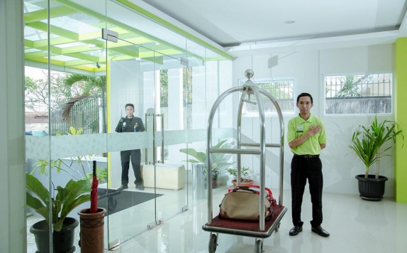 Receptionist di Fresh Hotel Sukabumi