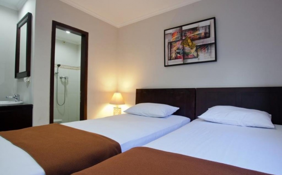 guest room twin bed di Gana Inn Legian