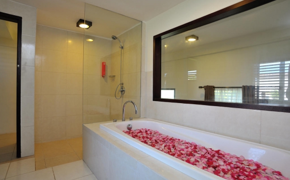 Bathroom di Ganga Hotel and Apartment