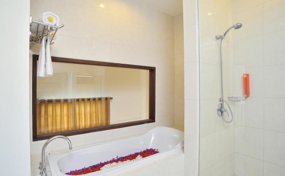 Bathroom di Ganga Hotel and Apartment