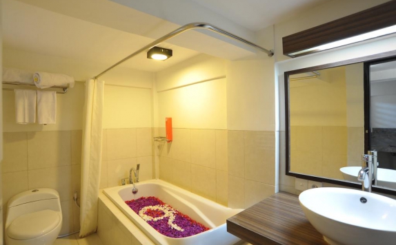 Bathroom di Ganga Hotel and Apartment