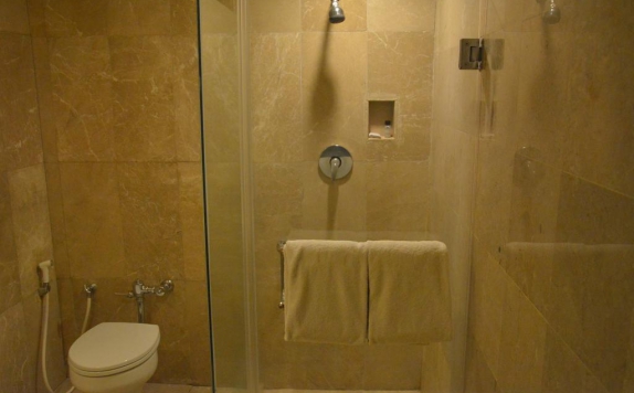 Tampilan Bathroom Hotel di Garden Palace Hotel