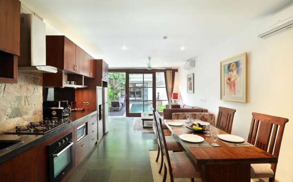 kitchen room di Gending Kedis Luxury Villas