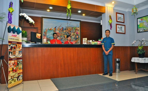 Receptionist di Ghotic Hotel