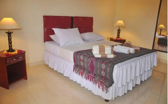 Tampilan Bedroom Hotel di Gili T Resort
