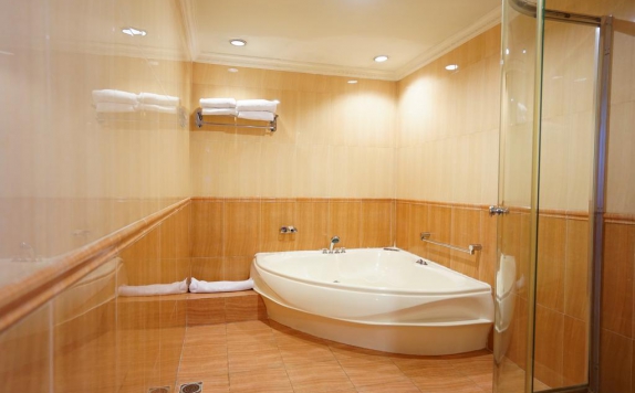 Bathroom di Golden Boutique Hotel - Angkasa
