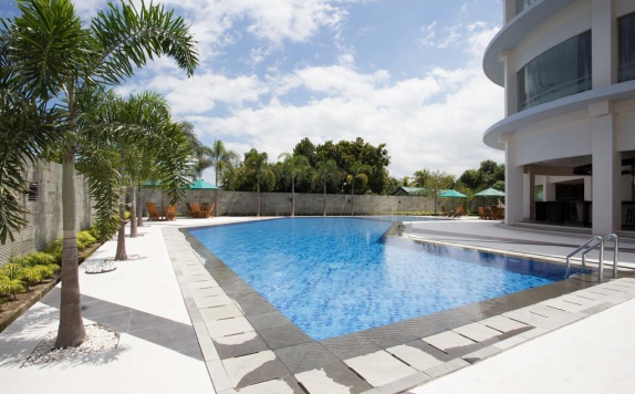 Swimming Pool di Golden Palace Hotel Lombok