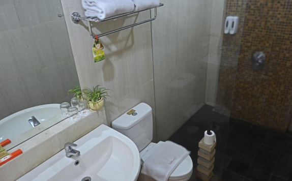 Bathroom di Gowongan Inn Hotel
