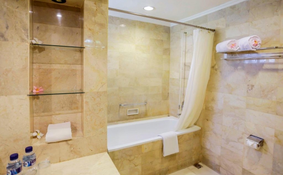 bathroom di Graha Residen Serviced Apartments