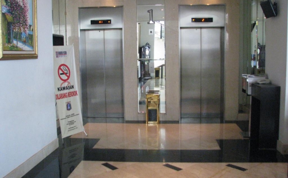 elevator di Grand Asia Jakarta