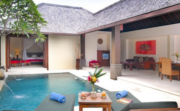 SwimmingPool Hotel di Grand Avenue Bali
