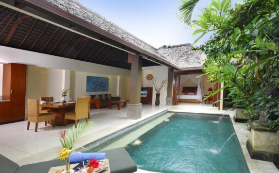 SwimmingPool Hotel di Grand Avenue Bali