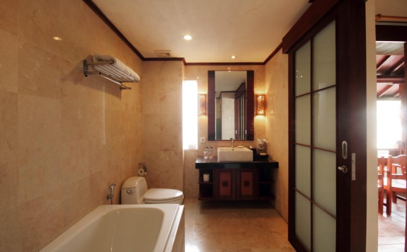 Bathroom di Grand Balisani Suites