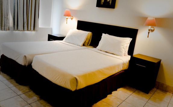 guest room twin bed di Grand Cikarang