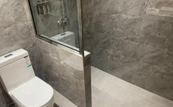 Bathroom Hotel di Grand City Hotel Batu