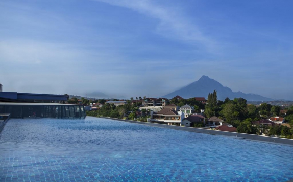 Swimming Pool di Grand Edge Hotel Semarang