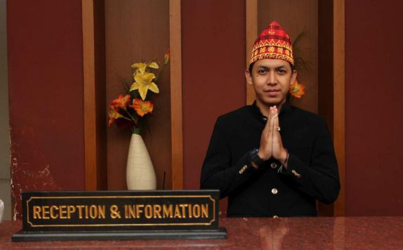 Receptionist di Grande Hotel Lampung