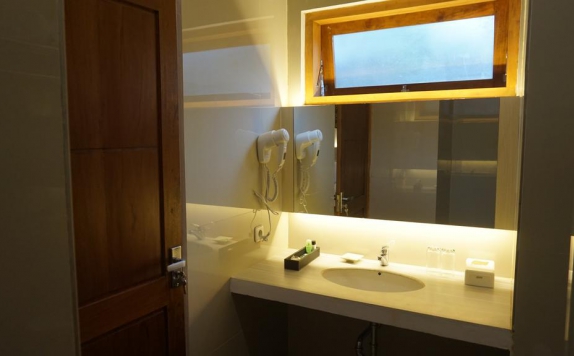 Tampilan Bathroom Hotel di Grand Harvest Resort & Villas