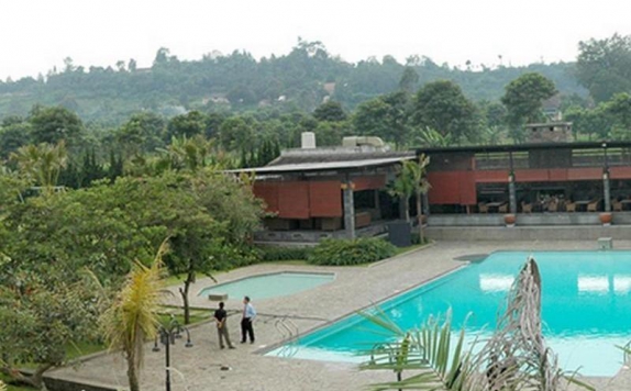 Swimming Pool di Grand Hotel Lembang