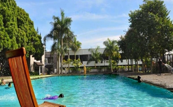 Swimming Pool di Grand Hotel Lembang