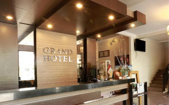 receptionist di Grand Hotel Lombok