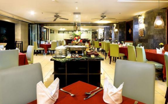 restaurant di Grand Kuta Hotel & Residence