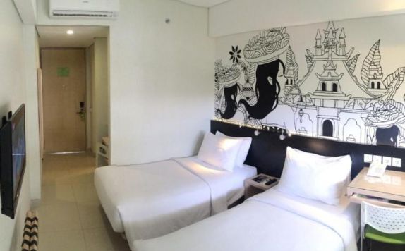 guest room twin bed di Grandmas Plus Hotel Airport