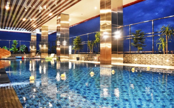 Swimming pool di Grand Metro Hotel Tasikmalaya