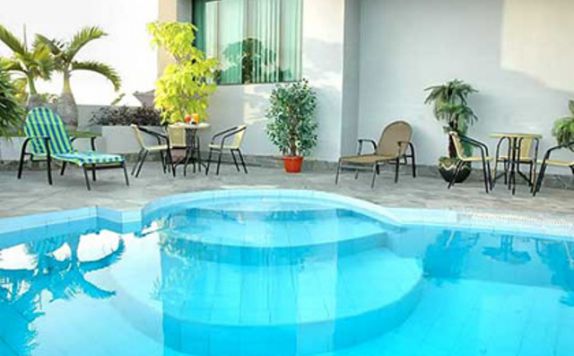 Swimming Pool di Grand Meza Makassar (ex. Banua Hotel)