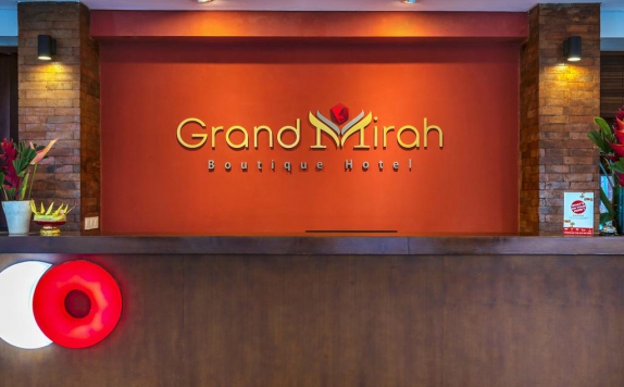 Receptionist di Grand Mirah Boutique Hotel