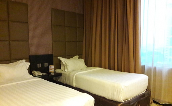 guest room twin bed di Grand Paragon Hotel Jakarta