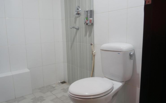 Tampilan Bathroom Hotel di Grand Putra Kebumen