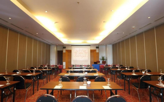Meeting room di Grand Surya Hotel