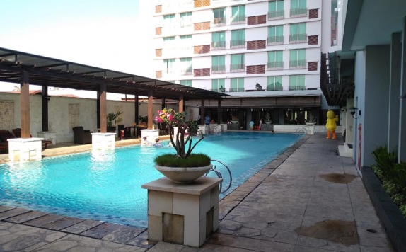 Swimming Pool di Grand Surya Hotel