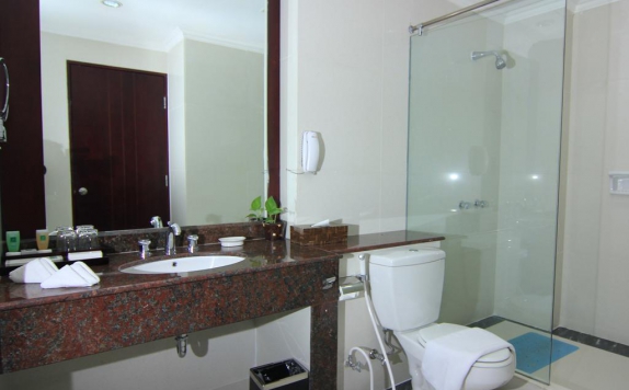 Bathroom di Grand Wahid Hotel Salatiga