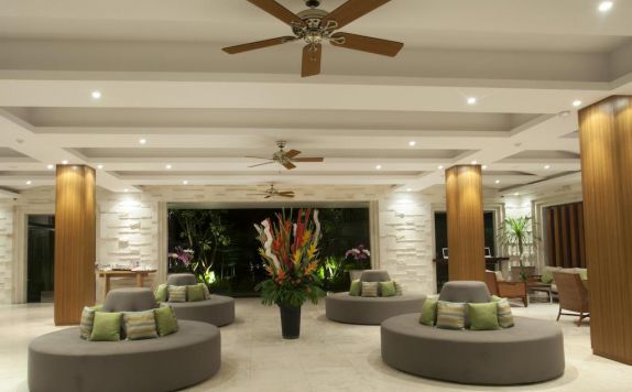 interior di Grand Whiz Hotel Nusa Dua