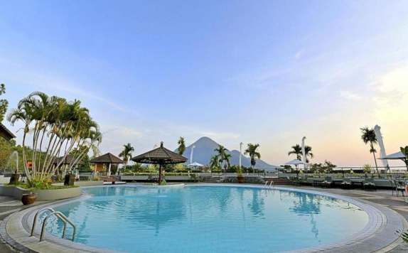swimming pool di Grand Whiz Hotel Trawas Mojokerto