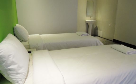 guest room twin bed di Grass Bed & Breakfast