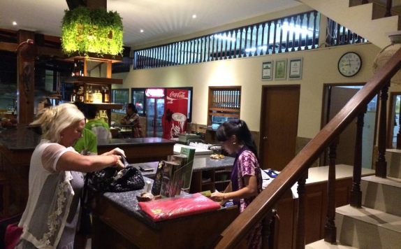 Tampilan Resepsionis Hotel di Green Garden Hotel Bali