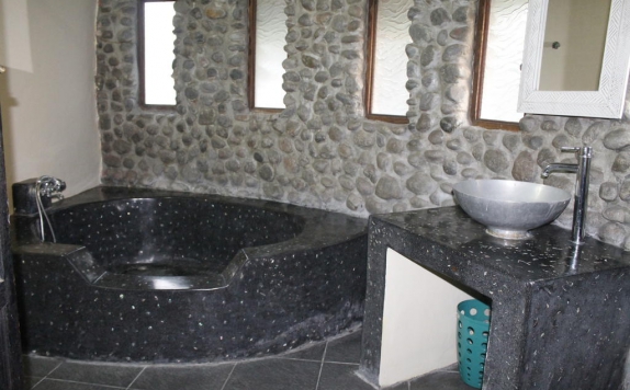 Bathroom di Green Umalas Resort
