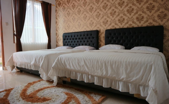 guest room twin bed di Griya Limasan