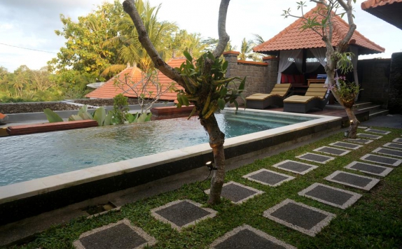 Outdoor Pool Hotel di Griya Shanti Villas and Spa