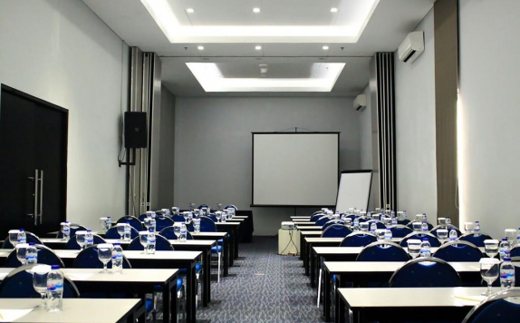 Meeting room di G Suites Surabaya