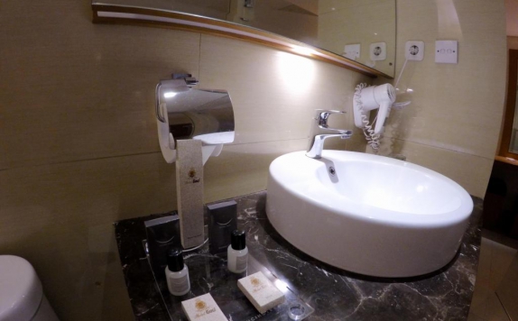 Bathroom di Guci Hotel