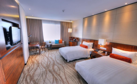guest room twin bed di Gumaya Tower Hotel