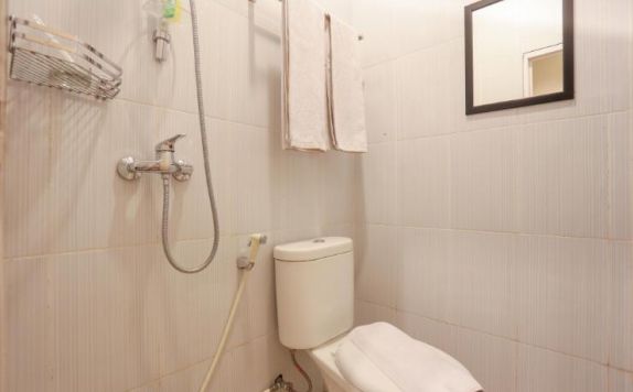 Bathroom di Harmoni Inn Hotel Makassar