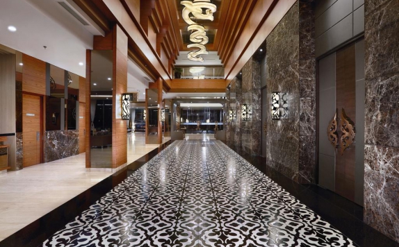Interior Lobby di Harper Mangkubumi Hotel