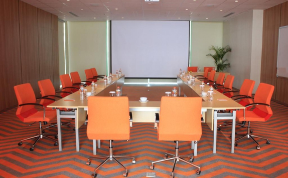 Meeting Room di Harris Hotel and Convention Solo