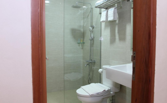 Tampilan Bathroom Hotel di Havana Mutiara Hotel Belitung