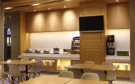 food and beverages di Holiday Inn Express Jakarta Thamrin
